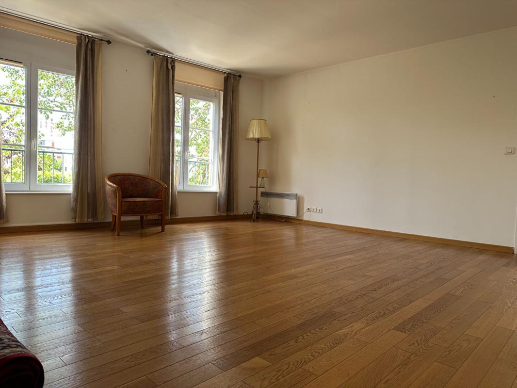 Appartement 8 pièces 60 m² · à Épinay-sur-Seine · 60 m² · 185 000 €