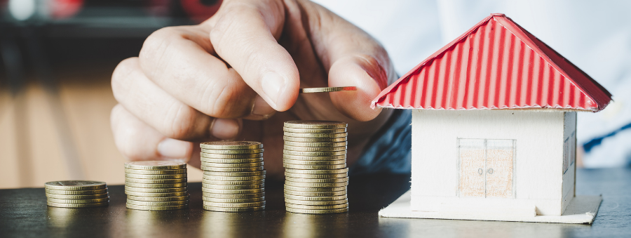 marché de l'immobilier représenté avec des pièces et une maison