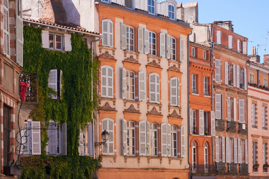 façades de logement couleur orange