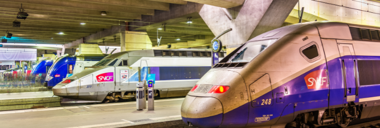 Photos de TGV en gare représentant la proximité d'Angers avec Paris en train